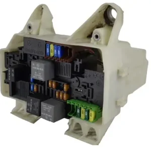 Dostępne od ręki SKRZYNKA BEZPIECZNIKÓW MERCEDES A2229063202